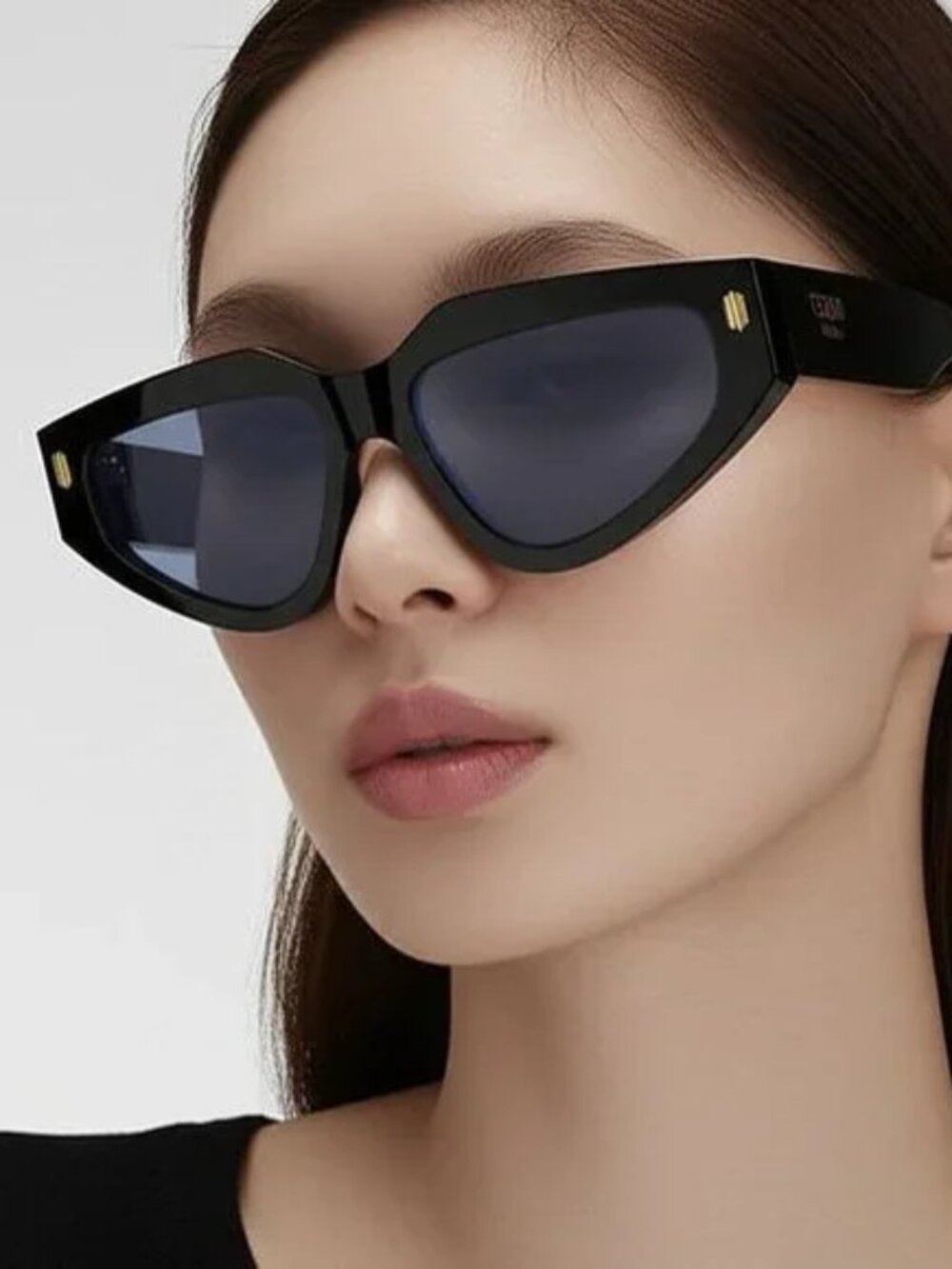 NWT FENDI SUNGLASSES - Picture 1 of 3